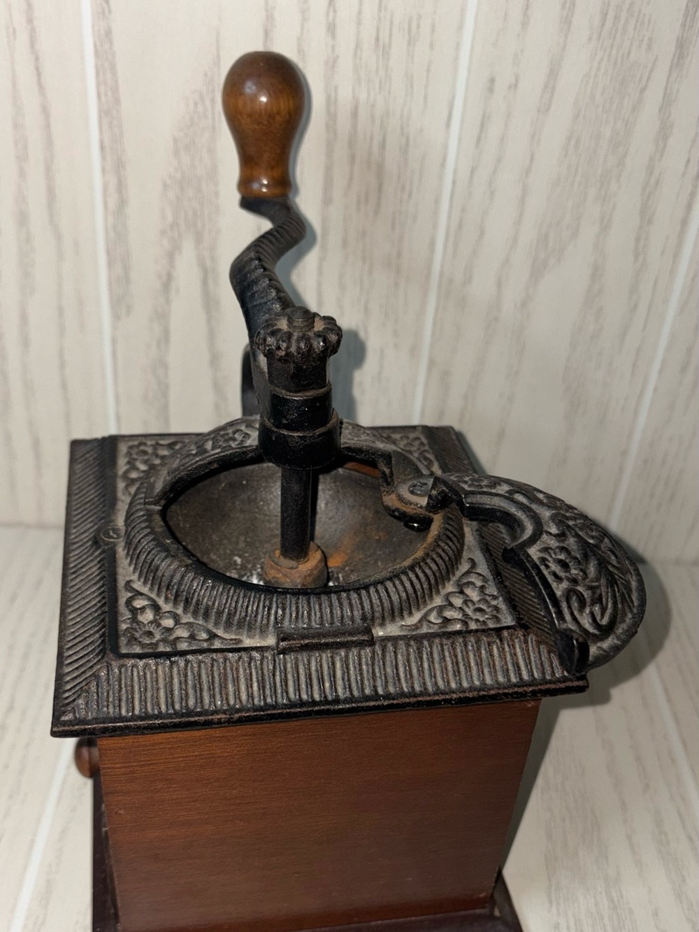 Vintage Manual Coffee Grinder Wood Cast Iron Crank Mill Farmhouse Rustic - Picture 6 of 13